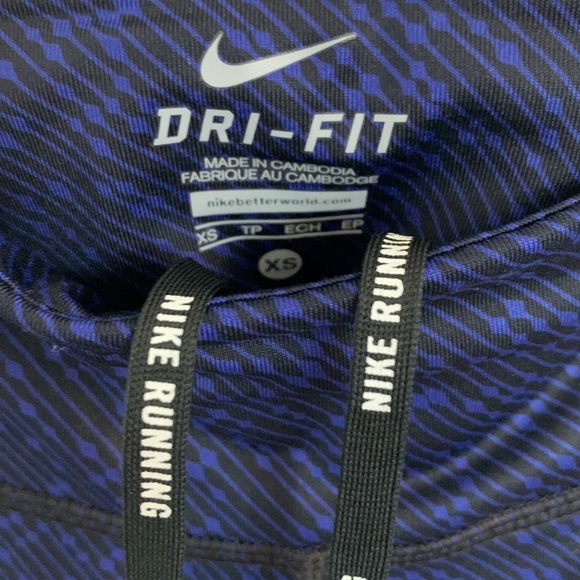 Nike DRI-FIT Capri Tights - Picture 7 of 7
